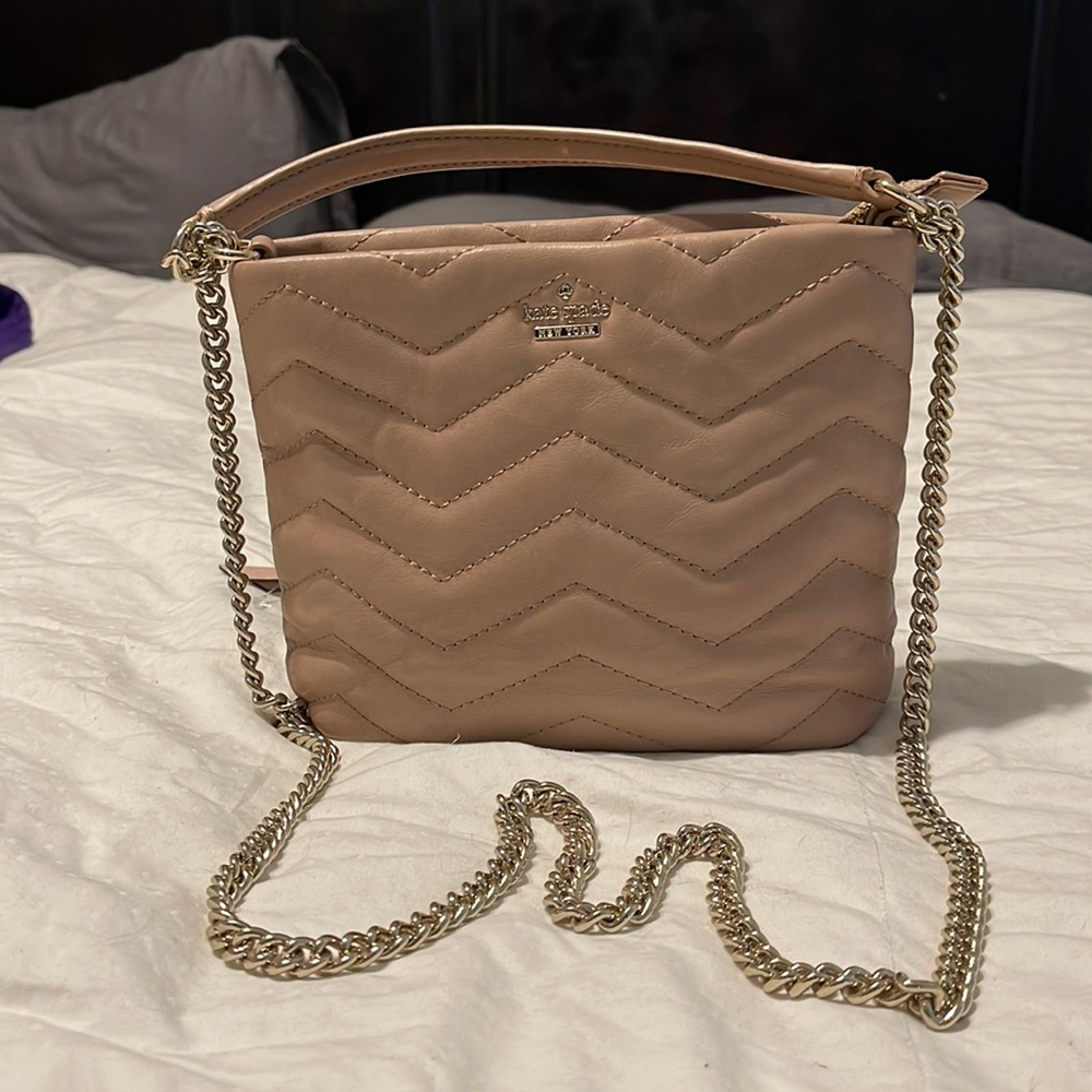 NWOT Kate Spade light beige crossbody with chain